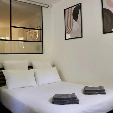 Sur 2 Niveaux Avec Terrasse A Apartment *