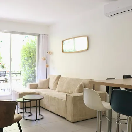 Sur 2 Niveaux Avec Terrasse A Apartamento Saint-Tropez